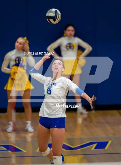 Thumbnail 1 in South San vs Alamo Heights (UIL 5A Region 4 Bi-District Playoff) photogallery.