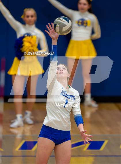Thumbnail 2 in South San vs Alamo Heights (UIL 5A Region 4 Bi-District Playoff) photogallery.