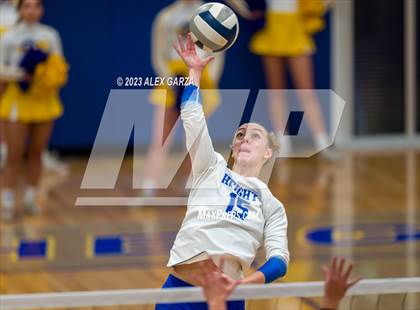 Thumbnail 2 in South San vs Alamo Heights (UIL 5A Region 4 Bi-District Playoff) photogallery.