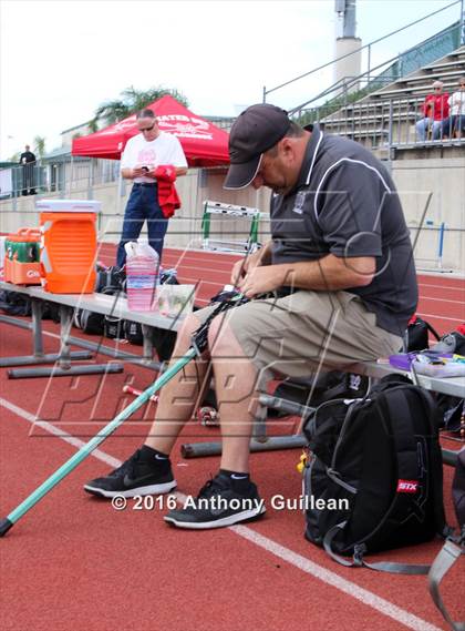 Thumbnail 3 in Corona Del Mar vs. Mater Dei (CIF OC Semifinal) photogallery.