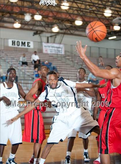 Thumbnail 1 in Huntington vs. Bellaire  (McDonalds Texas Invitational) photogallery.