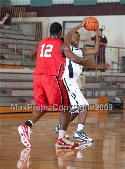 Thumbnail 2 in Huntington vs. Bellaire  (McDonalds Texas Invitational) photogallery.