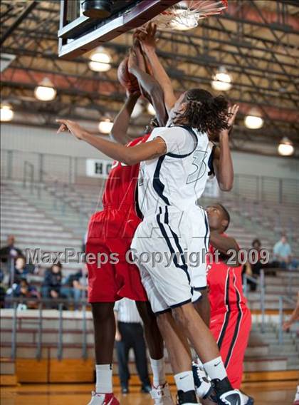 Thumbnail 3 in Huntington vs. Bellaire  (McDonalds Texas Invitational) photogallery.