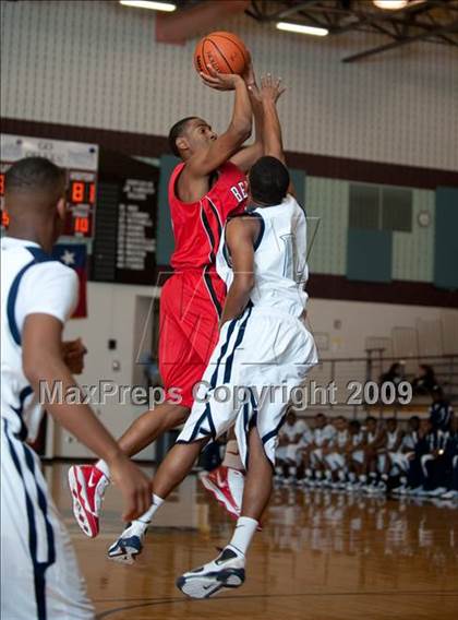 Thumbnail 2 in Huntington vs. Bellaire  (McDonalds Texas Invitational) photogallery.