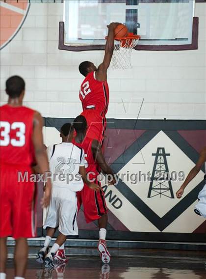 Thumbnail 2 in Huntington vs. Bellaire  (McDonalds Texas Invitational) photogallery.