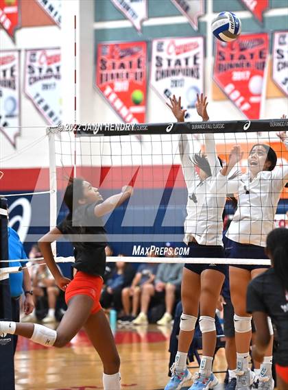 Thumbnail 3 in Harvard-Westlake vs .Kamehameha Hawai'i (Durango Fall Classic) photogallery.