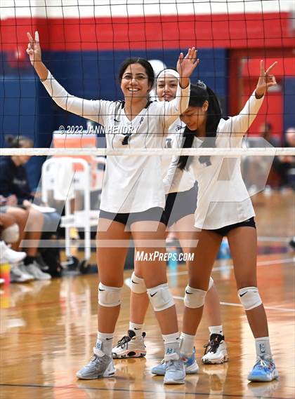 Thumbnail 3 in Harvard-Westlake vs .Kamehameha Hawai'i (Durango Fall Classic) photogallery.