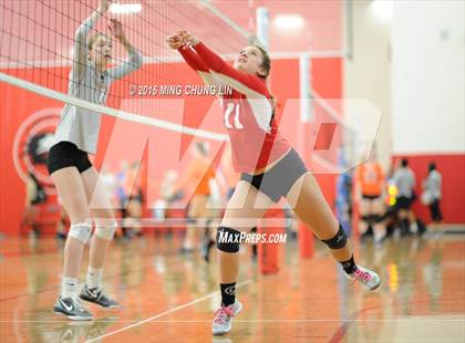 Thumbnail 2 in Fallbrook vs. Village Christian (HUDL SoCal Invite) photogallery.
