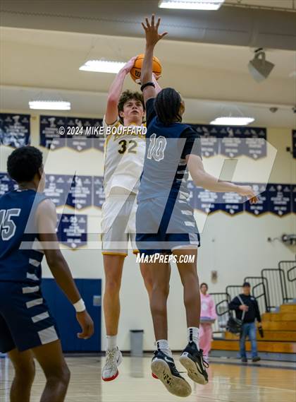 Thumbnail 2 in Ventura vs Bakersfield (Santa Barbara Holiday Classic) photogallery.