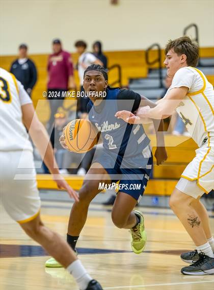 Thumbnail 3 in Ventura vs Bakersfield (Santa Barbara Holiday Classic) photogallery.
