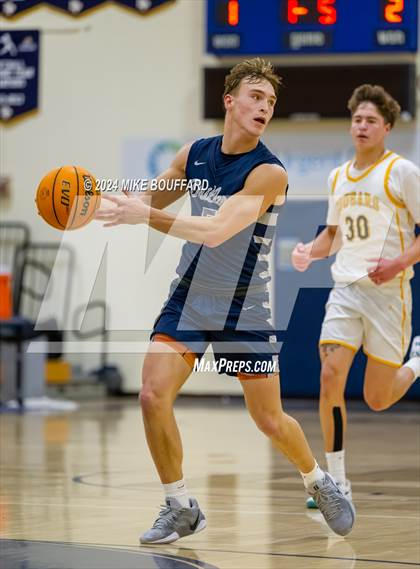 Thumbnail 1 in Ventura vs Bakersfield (Santa Barbara Holiday Classic) photogallery.