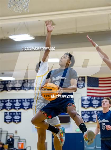 Thumbnail 3 in Ventura vs Bakersfield (Santa Barbara Holiday Classic) photogallery.