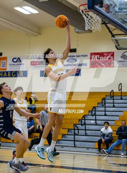 Thumbnail 2 in Ventura vs Bakersfield (Santa Barbara Holiday Classic) photogallery.