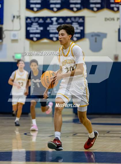 Thumbnail 1 in Ventura vs Bakersfield (Santa Barbara Holiday Classic) photogallery.