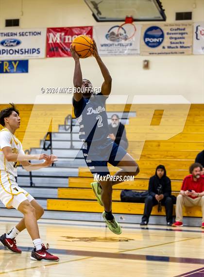 Thumbnail 2 in Ventura vs Bakersfield (Santa Barbara Holiday Classic) photogallery.