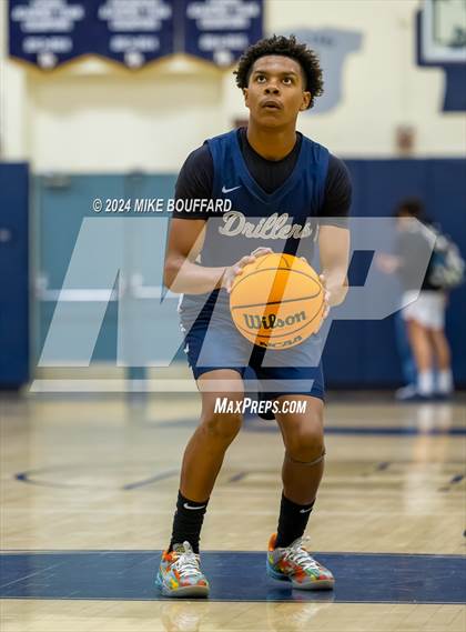 Thumbnail 2 in Ventura vs Bakersfield (Santa Barbara Holiday Classic) photogallery.