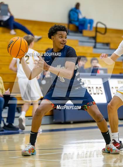 Thumbnail 1 in Ventura vs Bakersfield (Santa Barbara Holiday Classic) photogallery.