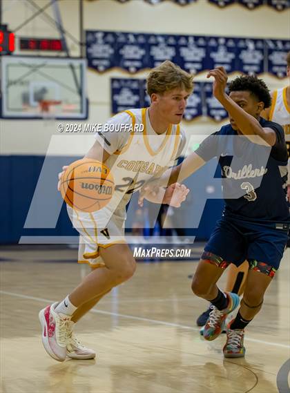 Thumbnail 3 in Ventura vs Bakersfield (Santa Barbara Holiday Classic) photogallery.