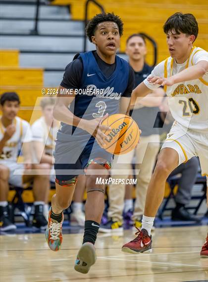 Thumbnail 1 in Ventura vs Bakersfield (Santa Barbara Holiday Classic) photogallery.