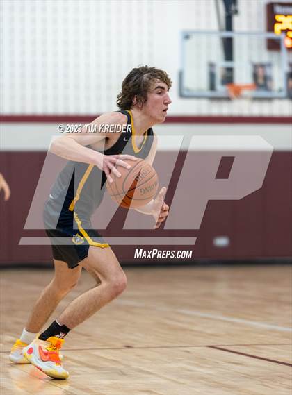 Thumbnail 1 in Cedar Cliff @ Penn Manor photogallery.