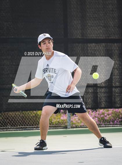 Thumbnail 1 in Servite VS Canyon photogallery.