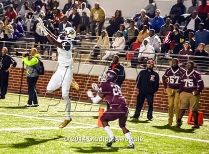 Thumbnail 2 in Ennis vs. South Oak Cliff (UIL 5A Division II Quarterfinal) photogallery.