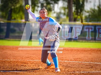 Thumbnail 2 in Cleveland vs. Desert Ridge photogallery.