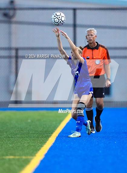 Thumbnail 2 in Bishop Grimes vs Oswego photogallery.