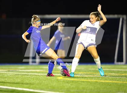 Thumbnail 2 in Bishop Grimes vs Oswego photogallery.