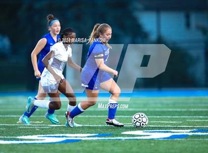 Thumbnail 2 in Bishop Grimes vs Oswego photogallery.
