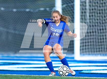 Thumbnail 2 in Bishop Grimes vs Oswego photogallery.