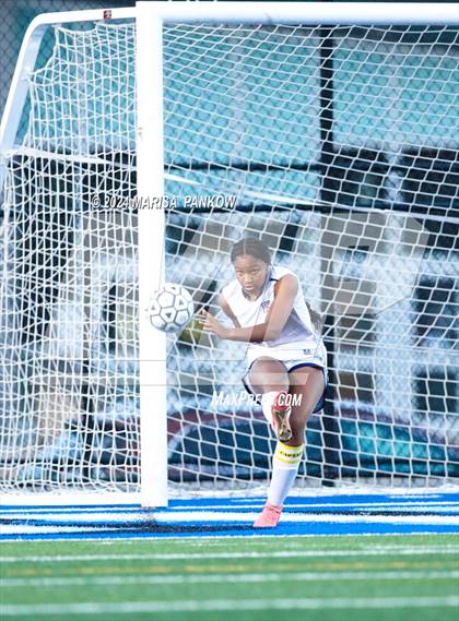 Thumbnail 2 in Bishop Grimes vs Oswego photogallery.