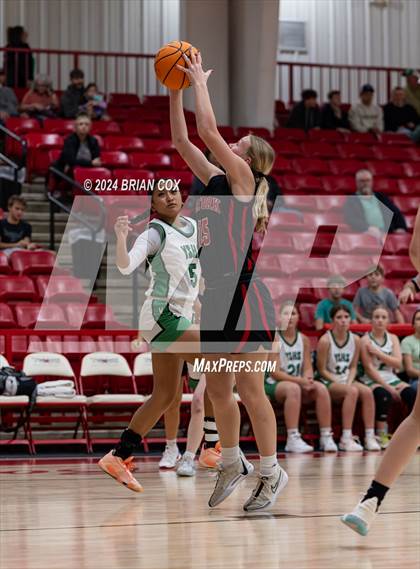 Thumbnail 2 in Norfork vs Yellville-Summit (Arvest Tournament) photogallery.
