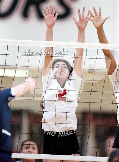 Thumbnail 2 in JV: Lamar vs Martin photogallery.