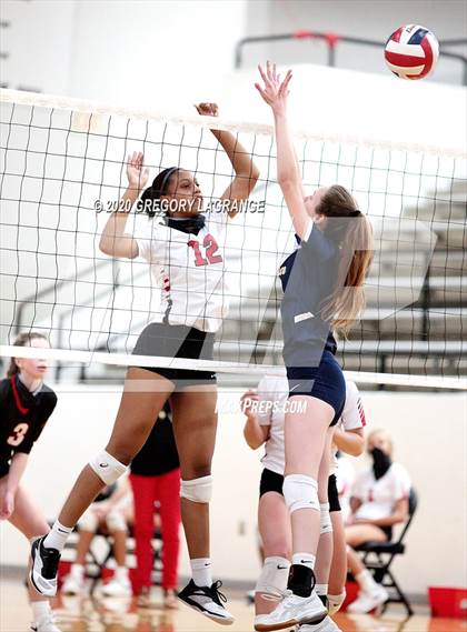Thumbnail 2 in JV: Lamar vs Martin photogallery.