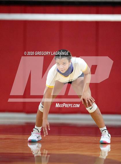 Thumbnail 2 in JV: Lamar vs Martin photogallery.