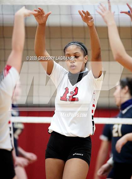 Thumbnail 2 in JV: Lamar vs Martin photogallery.