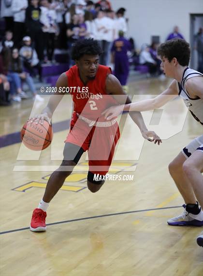 Thumbnail 1 in London vs Bloom Carroll (OHSAA D2 Sectional Final) photogallery.