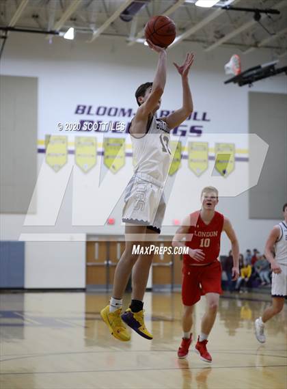 Thumbnail 3 in London vs Bloom Carroll (OHSAA D2 Sectional Final) photogallery.