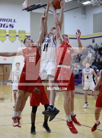 Thumbnail 3 in London vs Bloom Carroll (OHSAA D2 Sectional Final) photogallery.