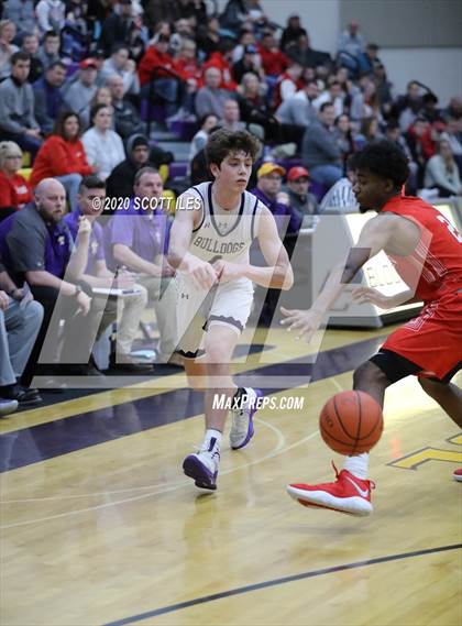 Thumbnail 3 in London vs Bloom Carroll (OHSAA D2 Sectional Final) photogallery.