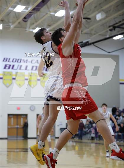 Thumbnail 1 in London vs Bloom Carroll (OHSAA D2 Sectional Final) photogallery.