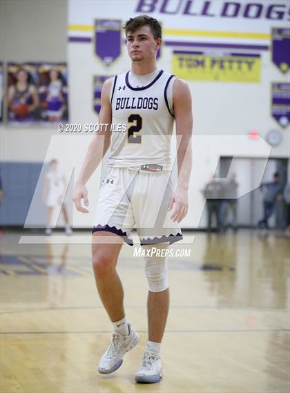 Thumbnail 1 in London vs Bloom Carroll (OHSAA D2 Sectional Final) photogallery.