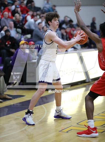 Thumbnail 2 in London vs Bloom Carroll (OHSAA D2 Sectional Final) photogallery.