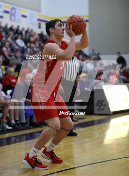 Thumbnail 3 in London vs Bloom Carroll (OHSAA D2 Sectional Final) photogallery.