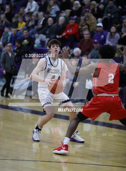 Thumbnail 2 in London vs Bloom Carroll (OHSAA D2 Sectional Final) photogallery.