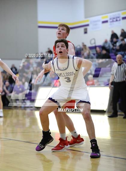 Thumbnail 3 in London vs Bloom Carroll (OHSAA D2 Sectional Final) photogallery.