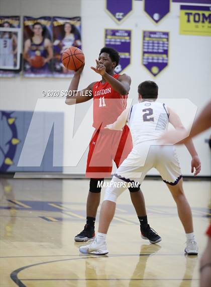 Thumbnail 1 in London vs Bloom Carroll (OHSAA D2 Sectional Final) photogallery.