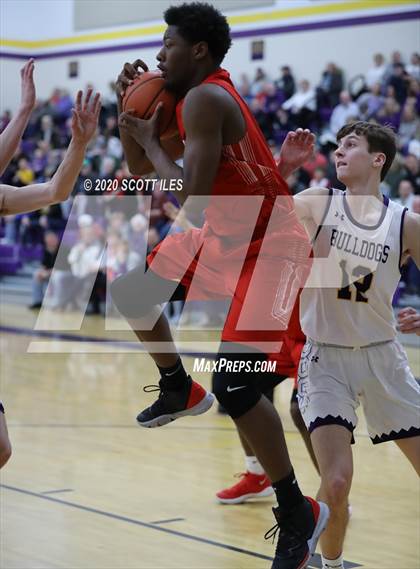 Thumbnail 2 in London vs Bloom Carroll (OHSAA D2 Sectional Final) photogallery.