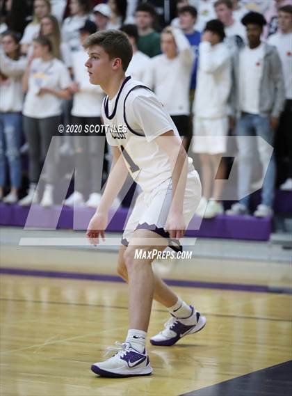 Thumbnail 3 in London vs Bloom Carroll (OHSAA D2 Sectional Final) photogallery.